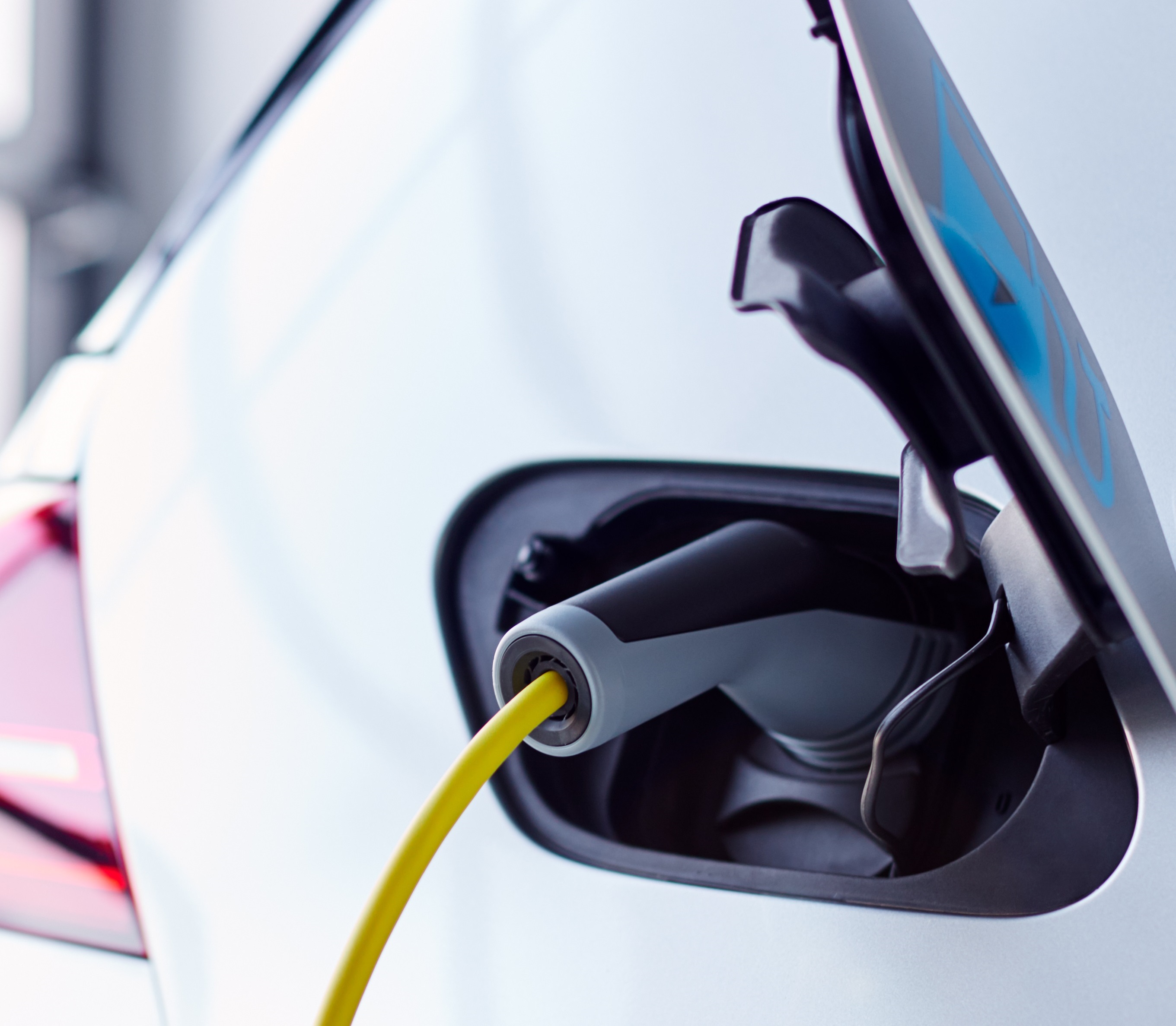Electric Car Charged in Five Minutes